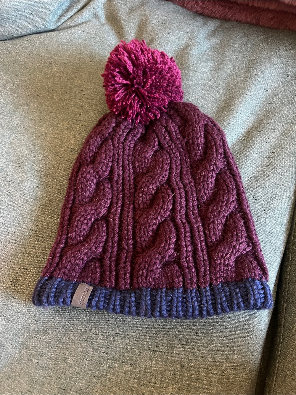 Arc'teryx Kids Cable Pom Beanie - Burgundy with Navy Trim